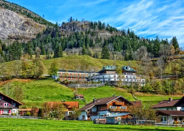 Wochenendhaus-Berge-Alpen-Bayern.jpg