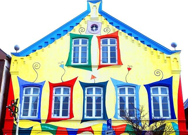 Eine kreative Hausmalerei Hausmalerei-kreativ-bunt.jpg