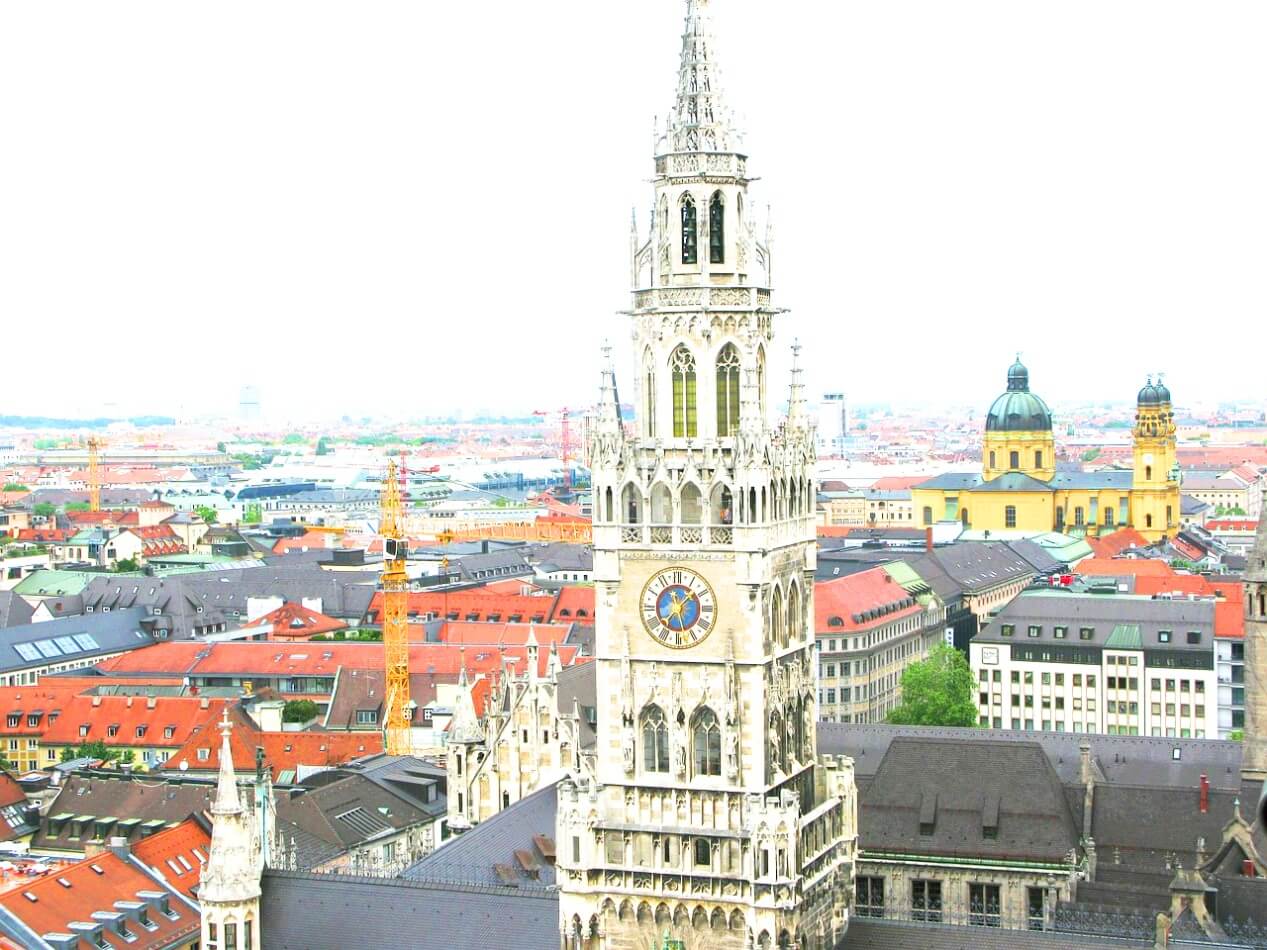 Turm-Rathaus-Muenchen.jpg