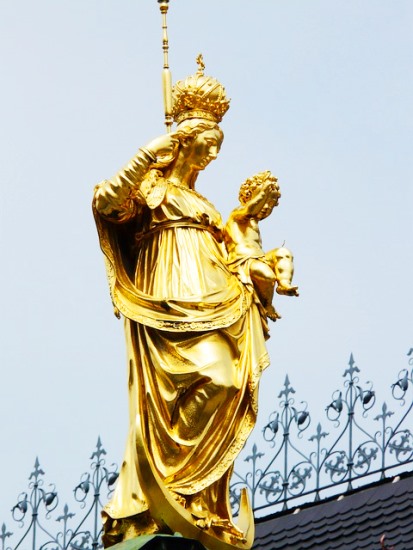 Marien-Statue-Muenchen.jpg